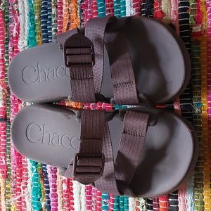 Womens 6 Chaco slides